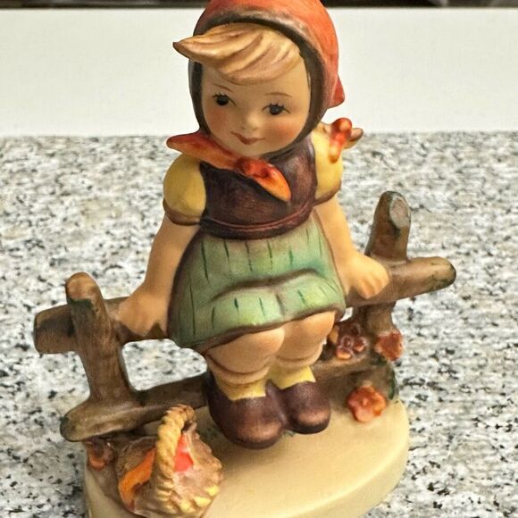 Hummel Goebel Girl “Just Resting” Porcelain Figurine Circa‎ 1960 Vintage TMK 4 - Picture 1 of 11